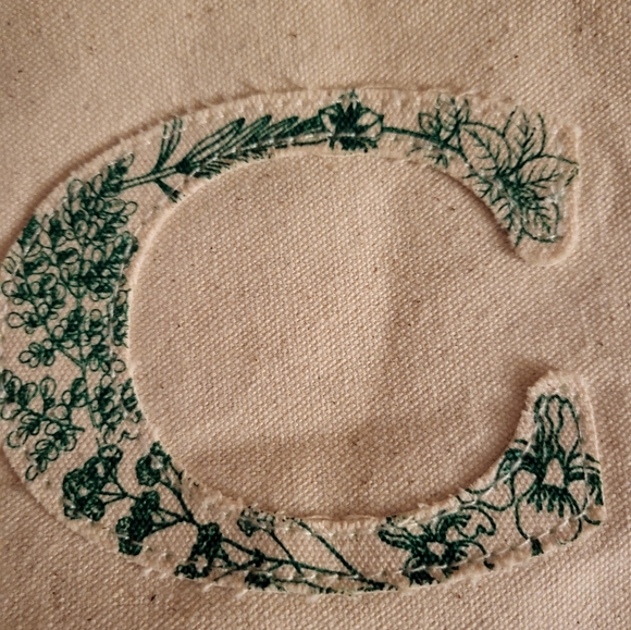 Clarins LETTER C pouch with Green Accents - Picture 4 of 7